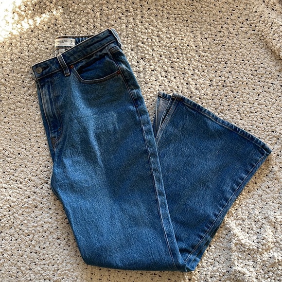 👖 Abercrombie Curve Love High Rise Vintage Flare Jean 👖 - Picture 3 of 8